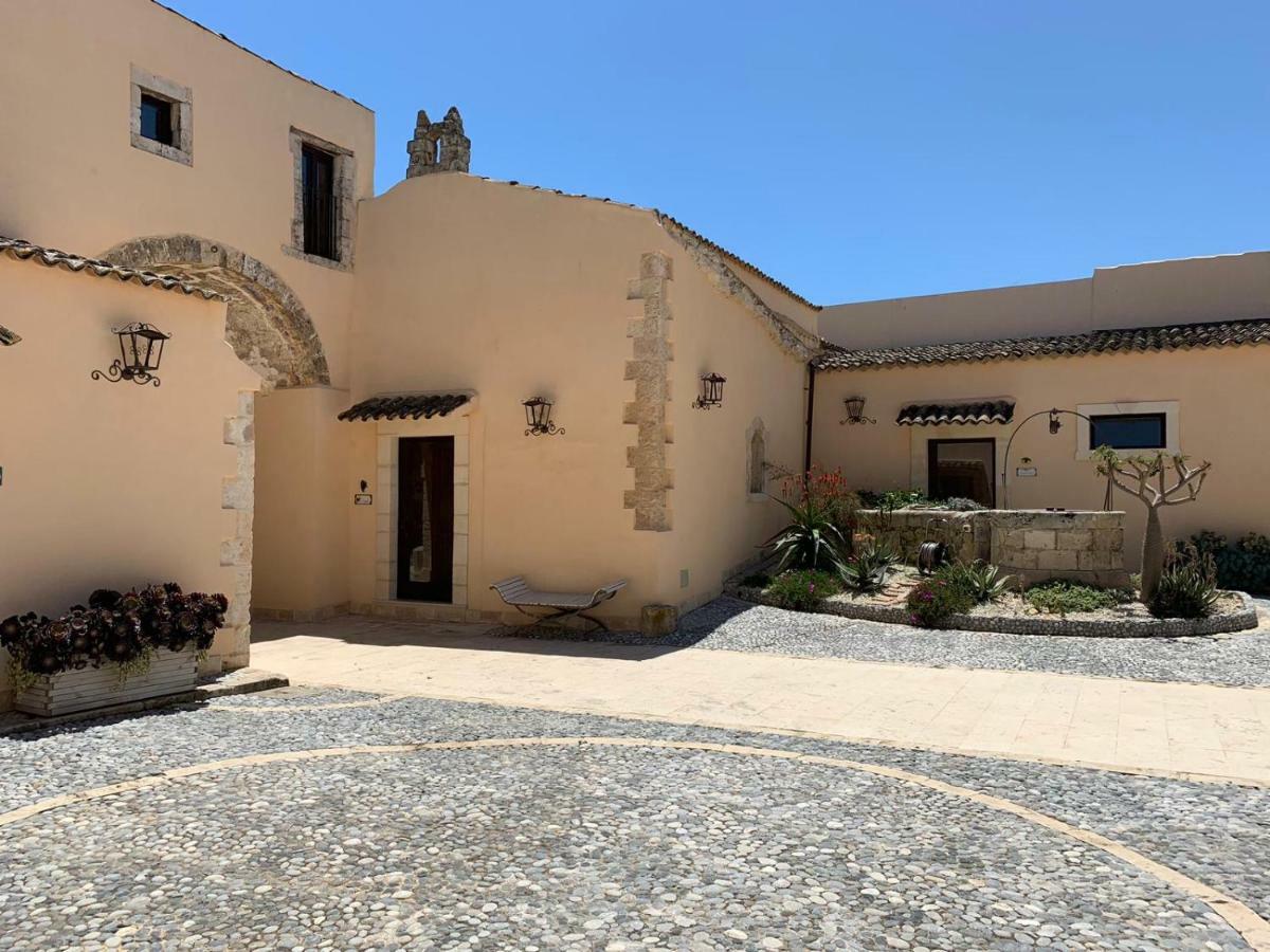 Chiusa Di Carlo Agriturismo อาโวลา ภายนอก รูปภาพ